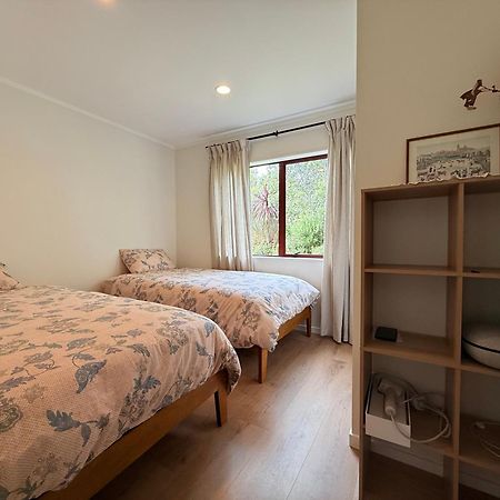 A Cabin With A Big View, Comfort And Tranquility, Close To Vines Martinborough Bagian luar foto