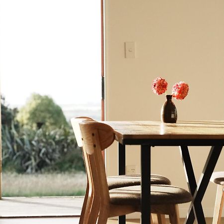 A Cabin With A Big View, Comfort And Tranquility, Close To Vines Martinborough Bagian luar foto