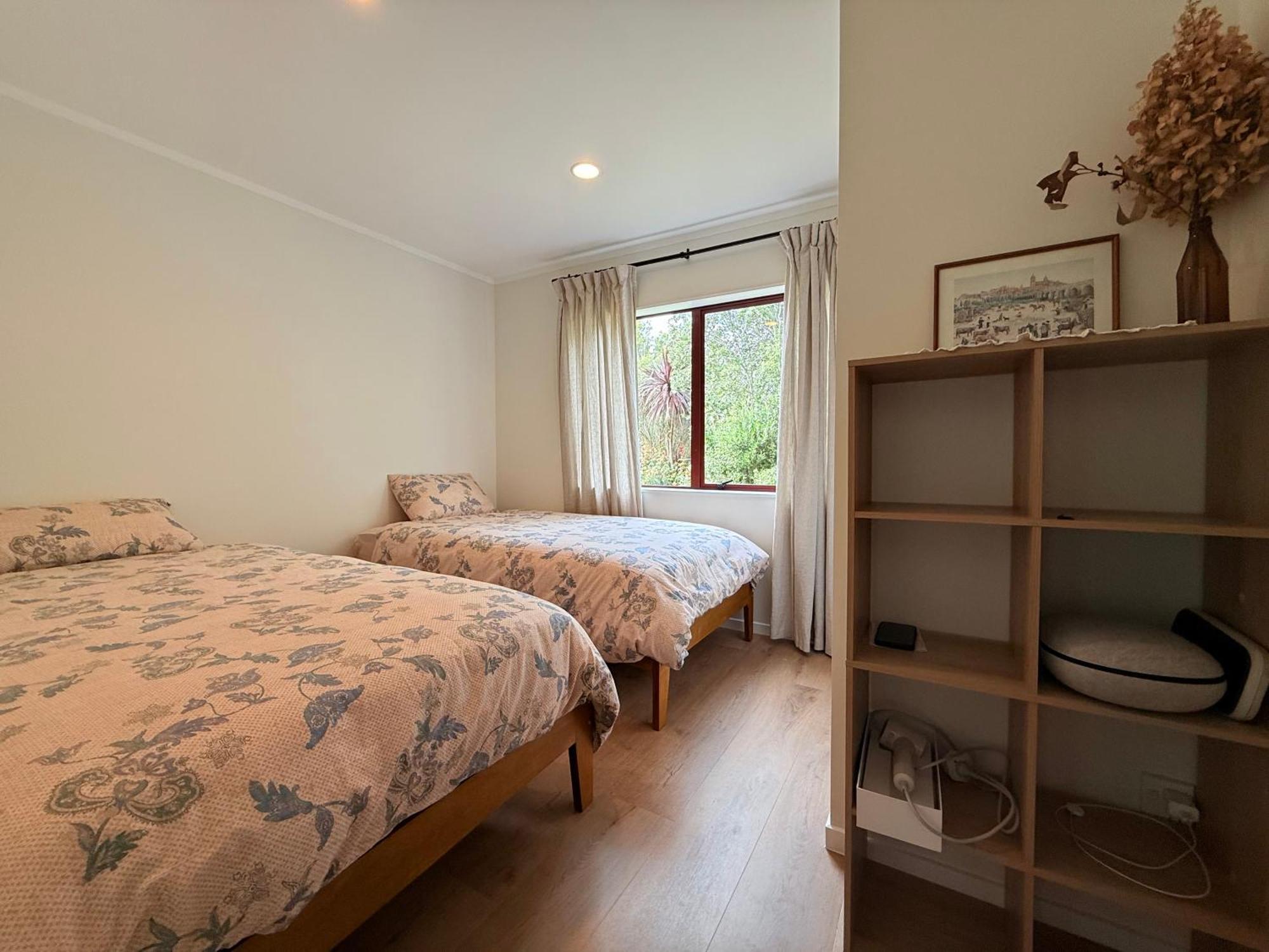 A Cabin With A Big View, Comfort And Tranquility, Close To Vines Martinborough Bagian luar foto