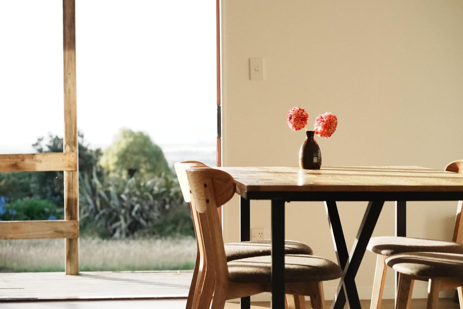 A Cabin With A Big View, Comfort And Tranquility, Close To Vines Martinborough Bagian luar foto