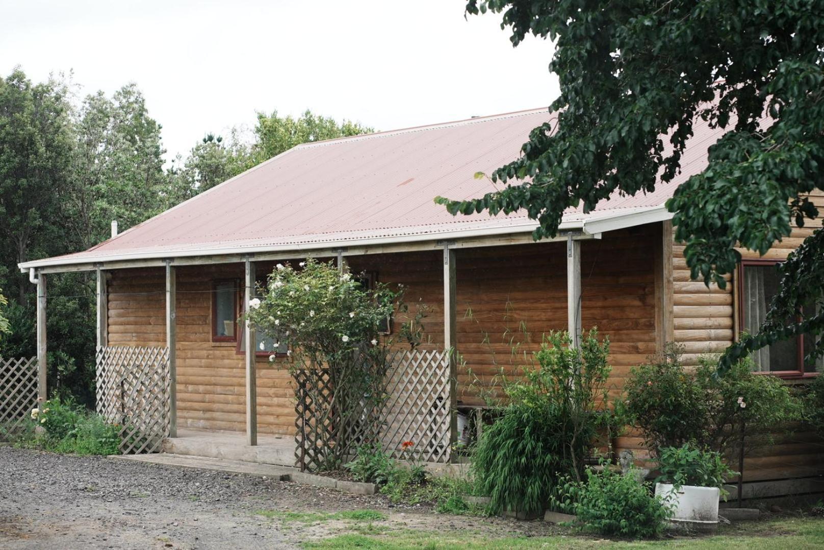 A Cabin With A Big View, Comfort And Tranquility, Close To Vines Martinborough Bagian luar foto