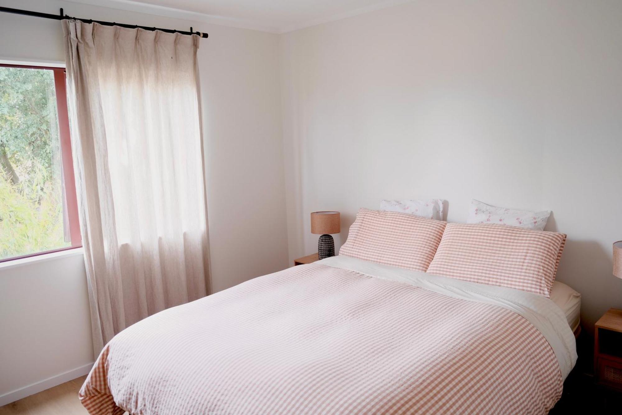 A Cabin With A Big View, Comfort And Tranquility, Close To Vines Martinborough Bagian luar foto