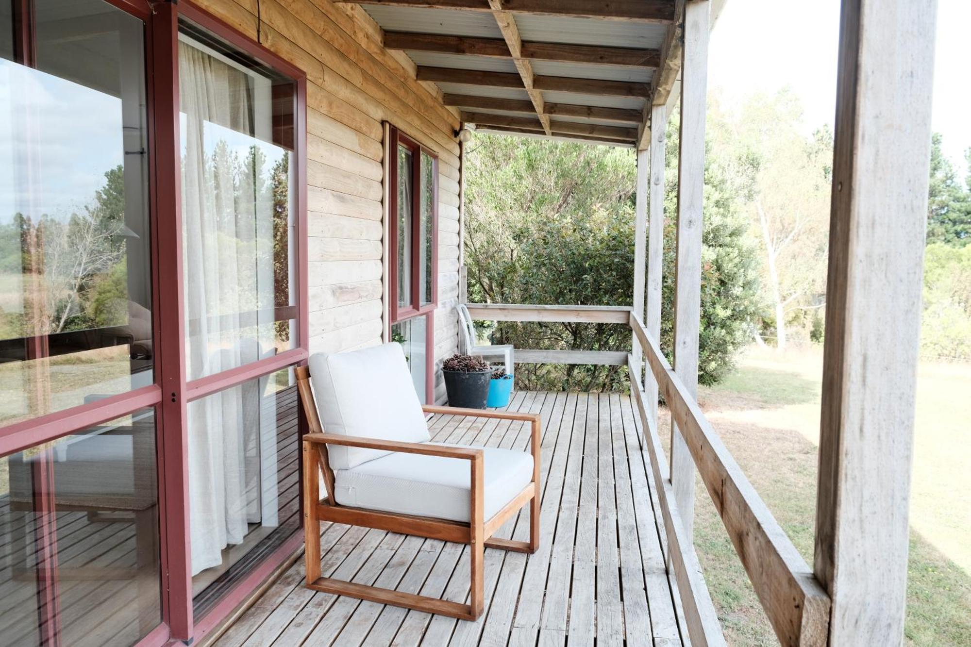 A Cabin With A Big View, Comfort And Tranquility, Close To Vines Martinborough Bagian luar foto