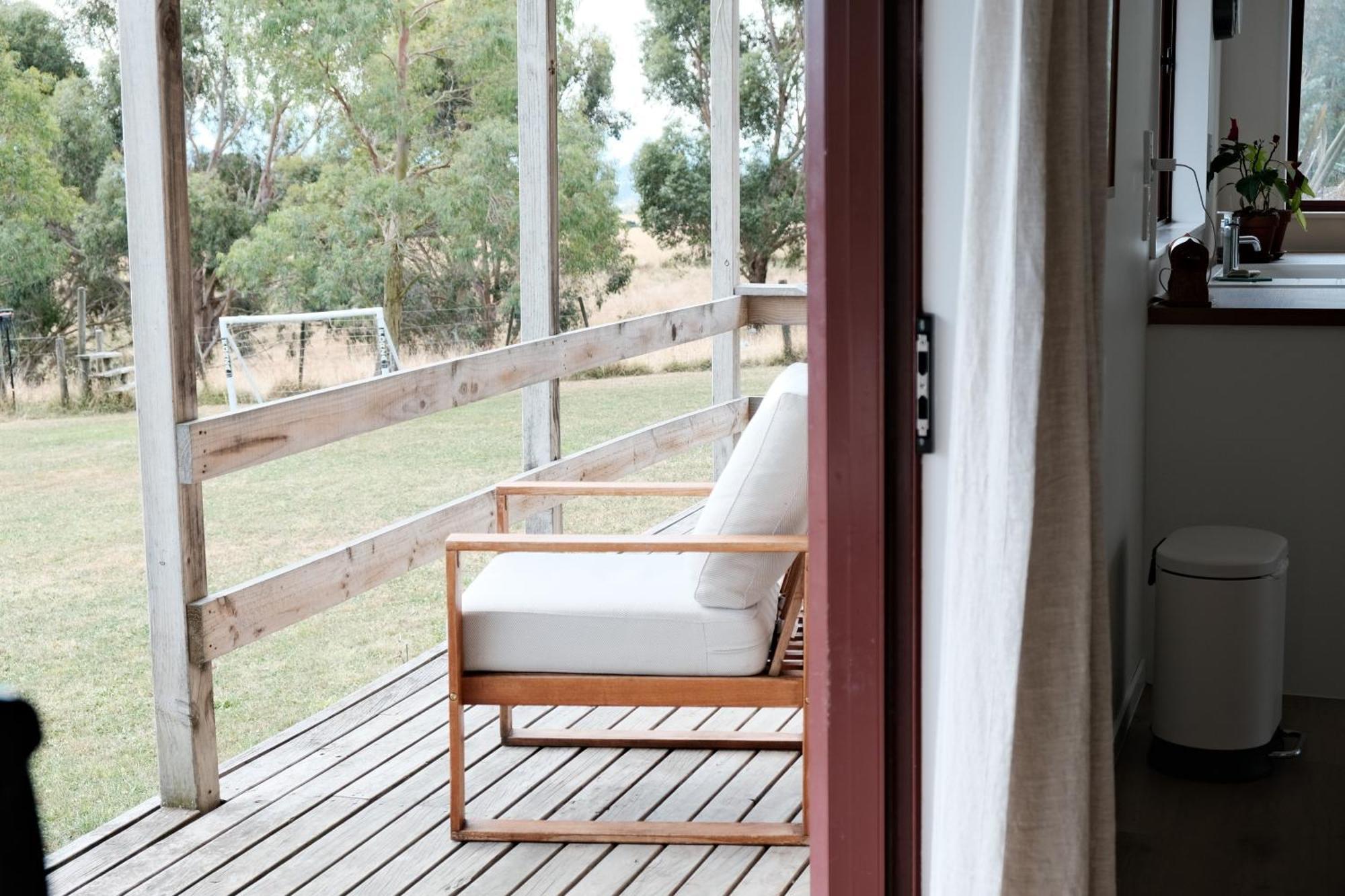 A Cabin With A Big View, Comfort And Tranquility, Close To Vines Martinborough Bagian luar foto