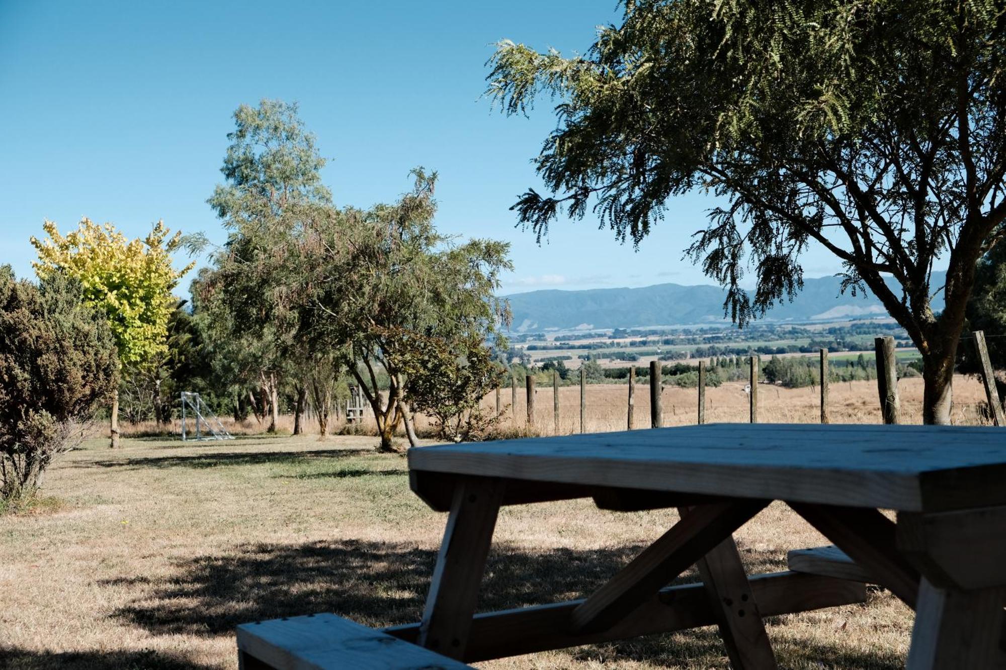 A Cabin With A Big View, Comfort And Tranquility, Close To Vines Martinborough Bagian luar foto